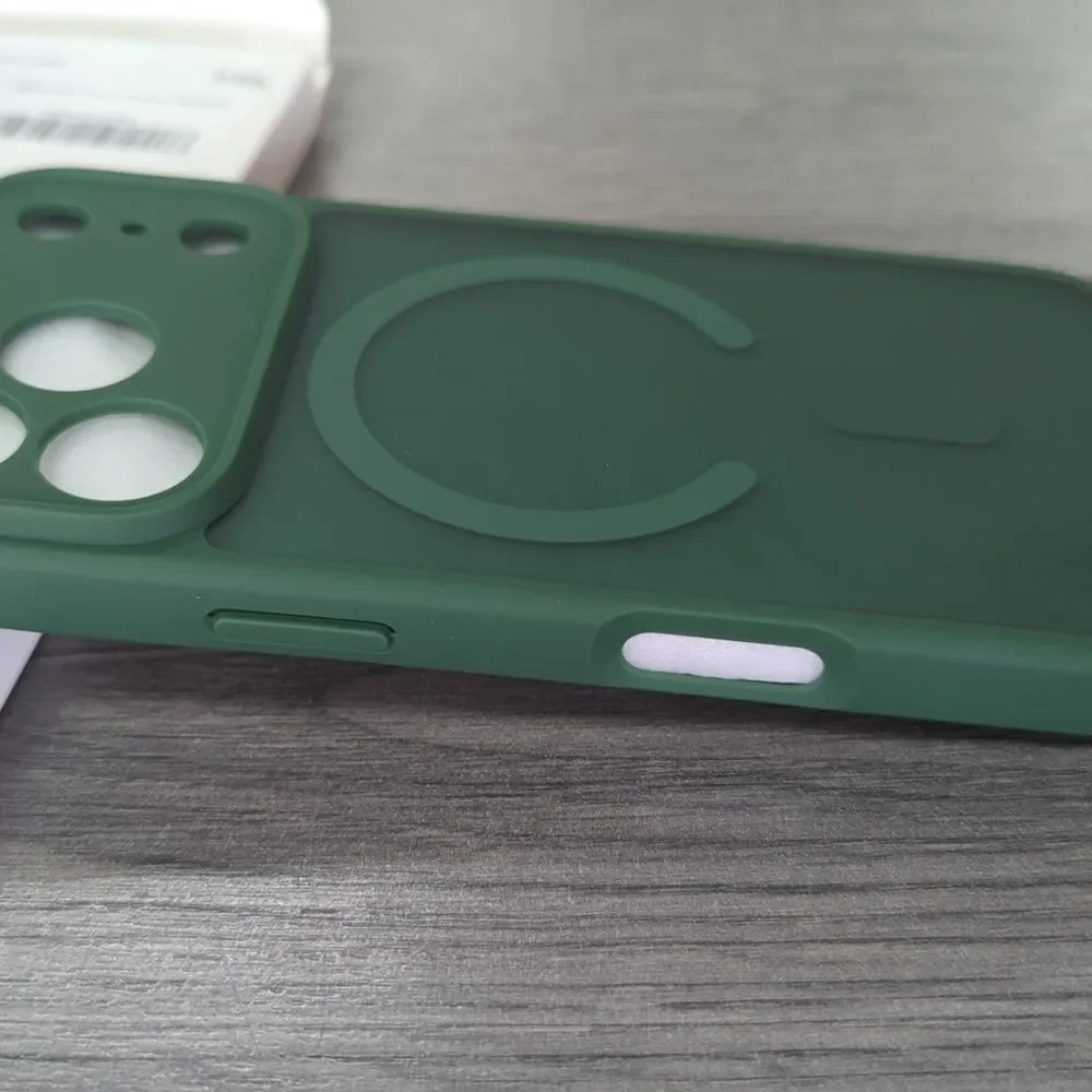 iPhone 17 Pro Green Magnetic Protective Phone Case With Screen Protectors